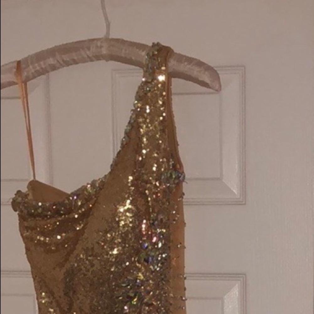 A gorgeous ball gown with gold sequin must have✨